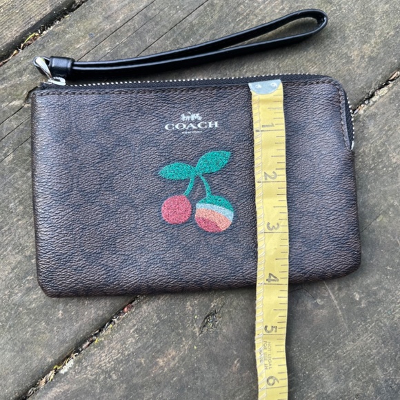 Authentic Coach Signature Corner Zip Wristlet Cherry Rare Mint Condition - Picture 6 of 10